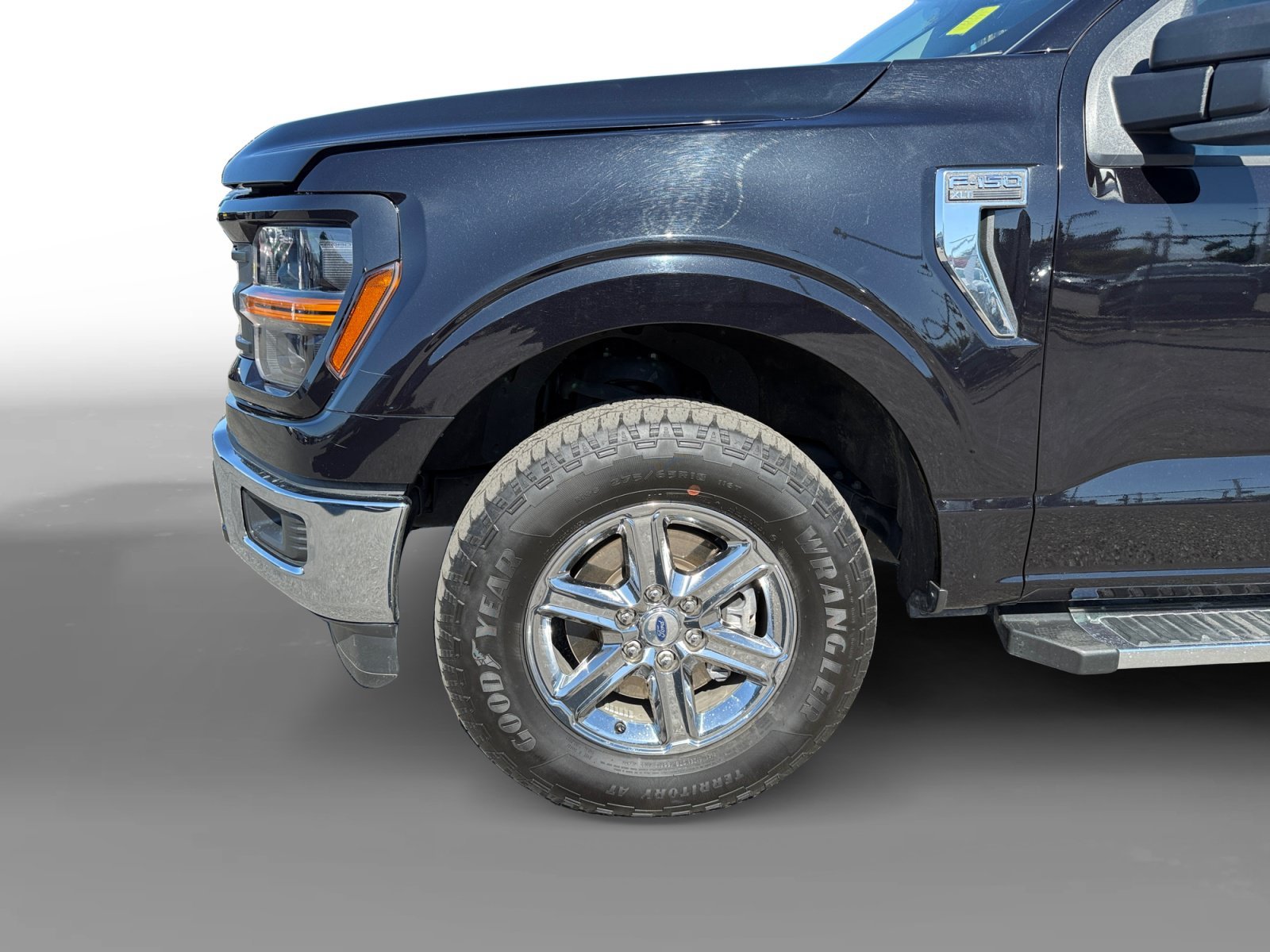 Used 2025 Black Metallic Ford XLT image 9