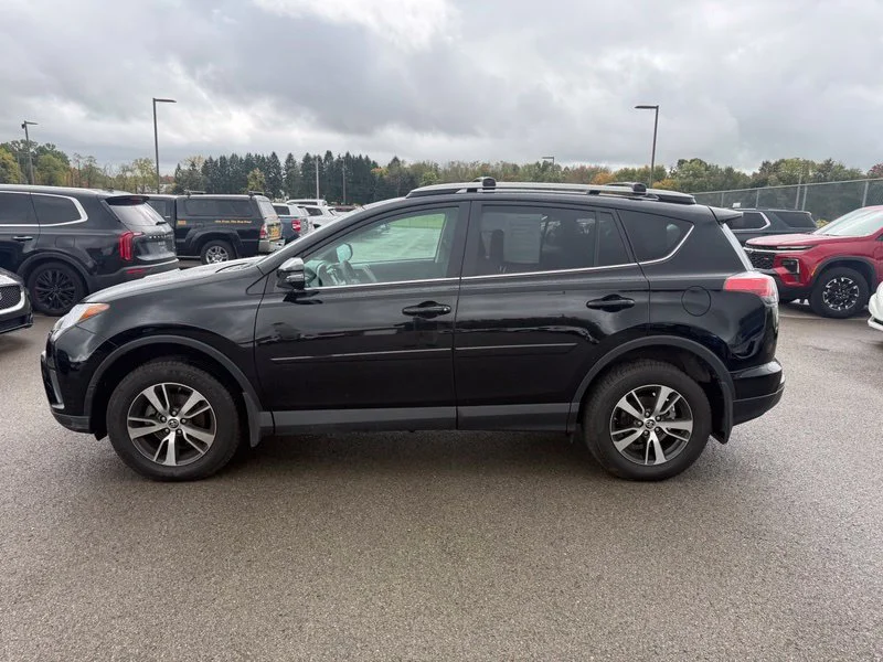 Used 2018 Black Toyota XLE image 17