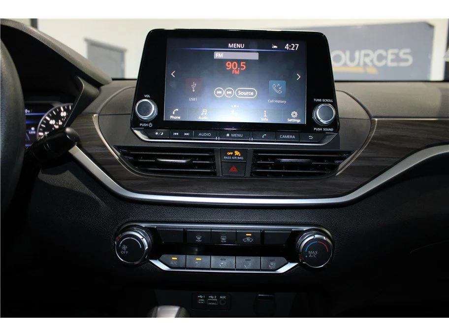 Used 2025 Garnet Pearl Metallic Nissan SV image 29