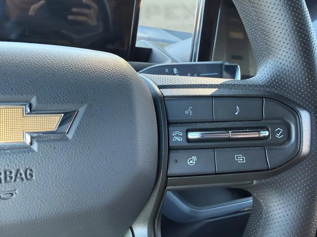 Used 2025 White Chevrolet 400 image 15