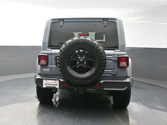 Used 2024 Gray Jeep Sport image 6