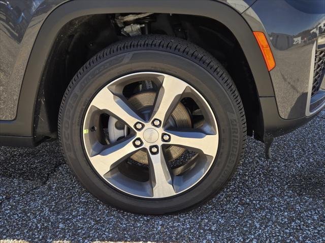 New 2026 Baltic Gray Metallic Clear-Coat Exterior Paint Jeep Limited image 4