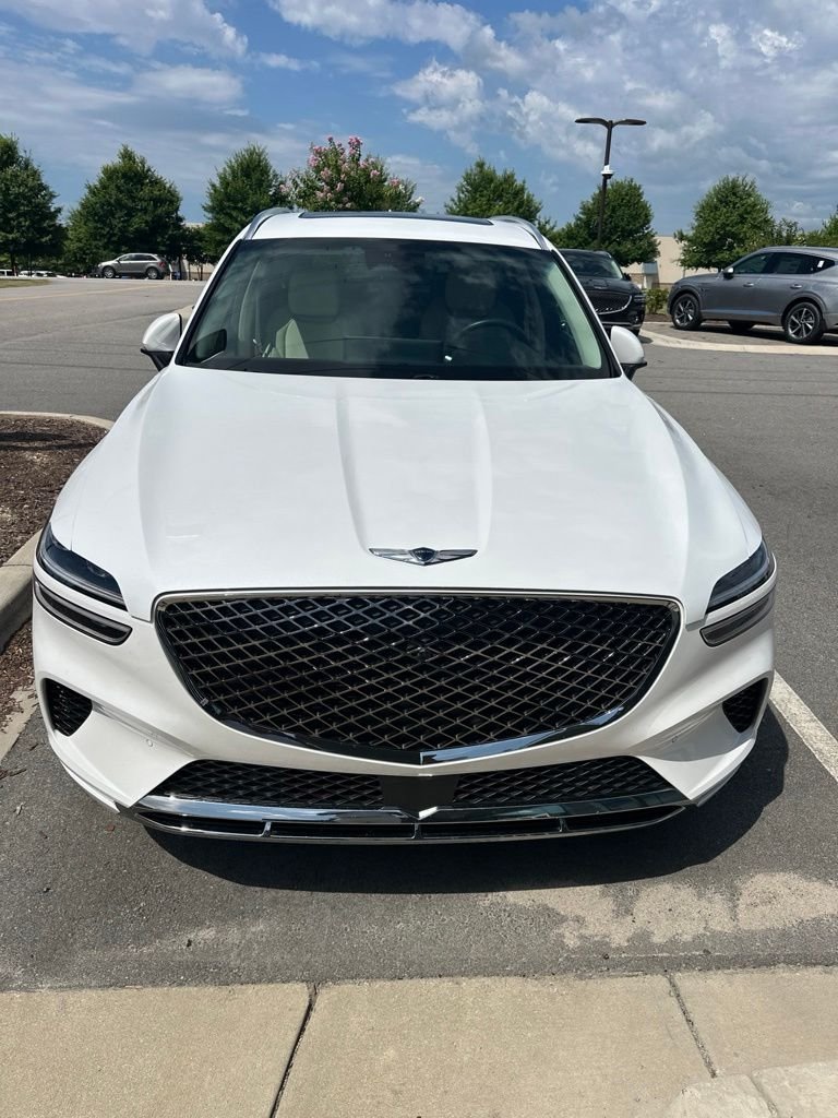 Used 2024 White Genesis 2.5T image 2