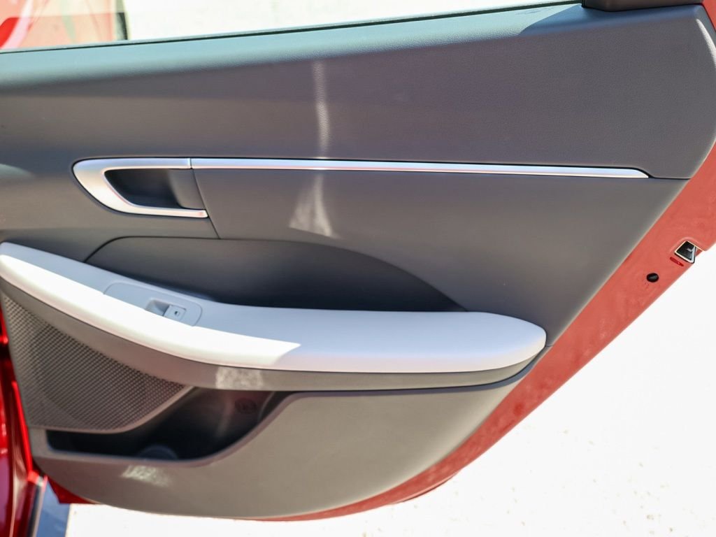 Used 2025 Red Hyundai SEL image 17