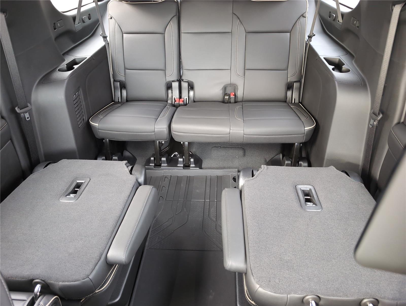 2026 Chevrolet Suburban Premier - Photo 26