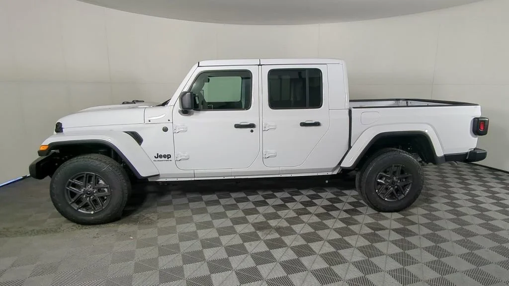 New 2026 Bright White Clear-Coat Exterior Paint Jeep Sport S image 8