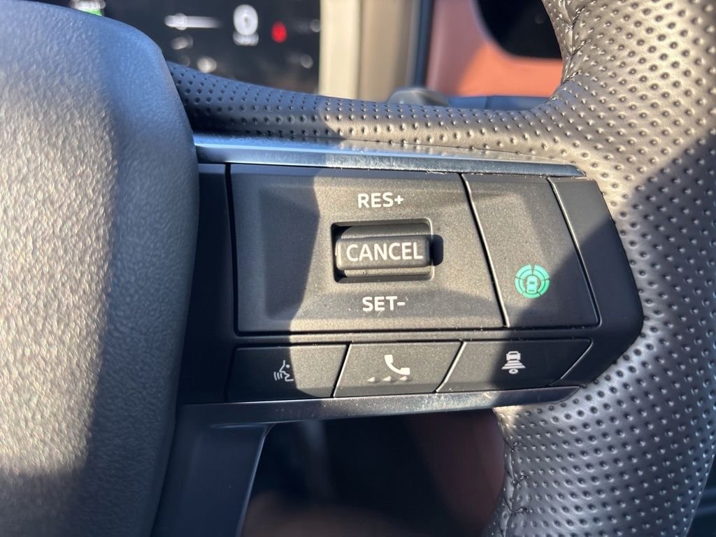 Used 2025  Mitsubishi SEL image 31