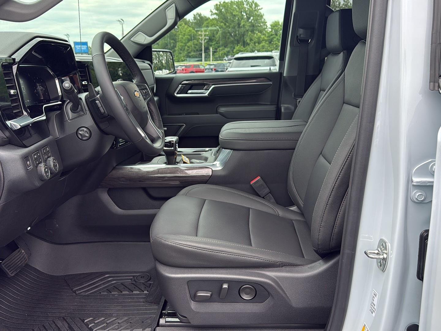 2026 Chevrolet Silverado 1500 LTZ - Photo 9