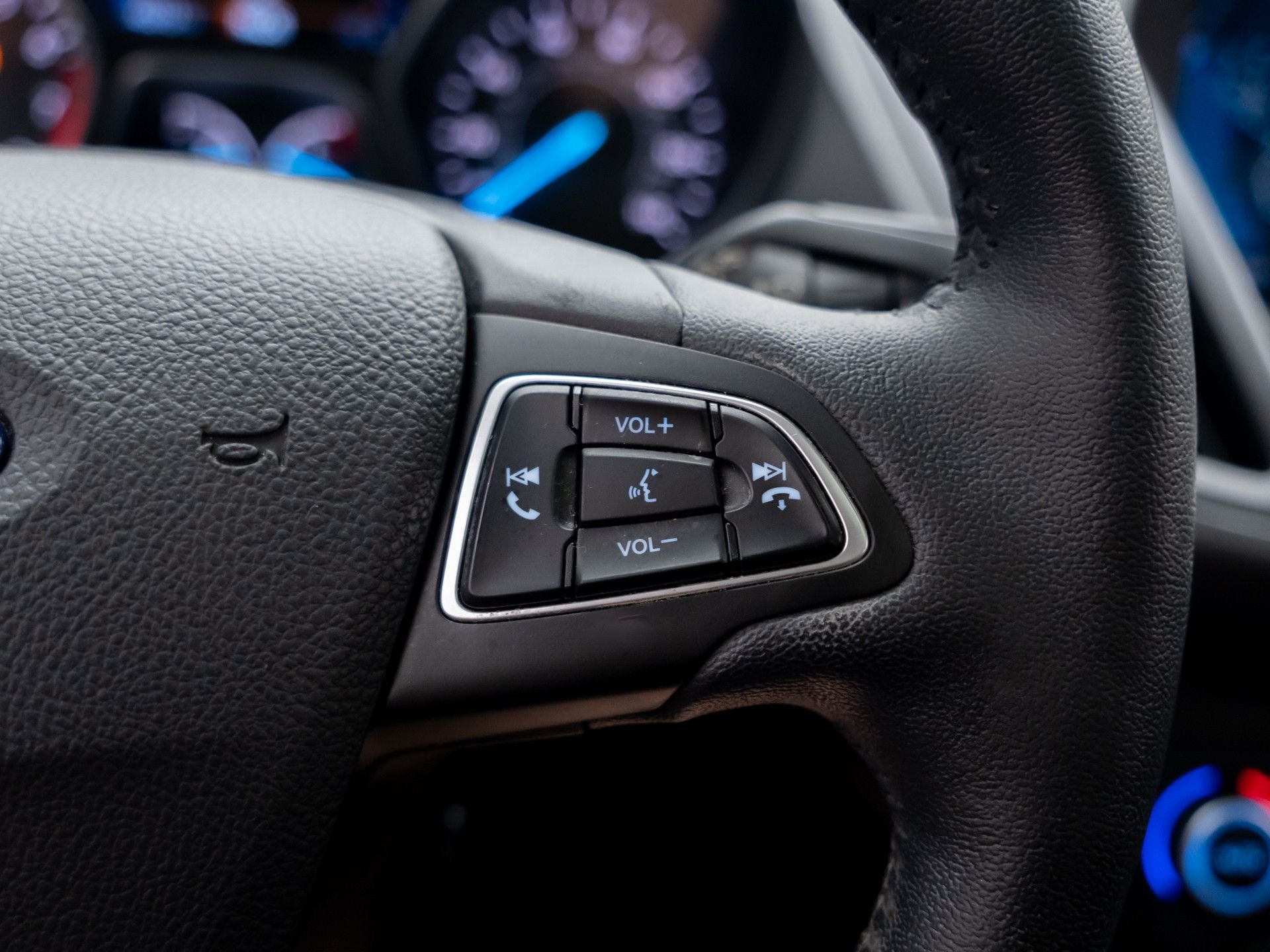 Used 2018 Blue Ford Titanium image 32