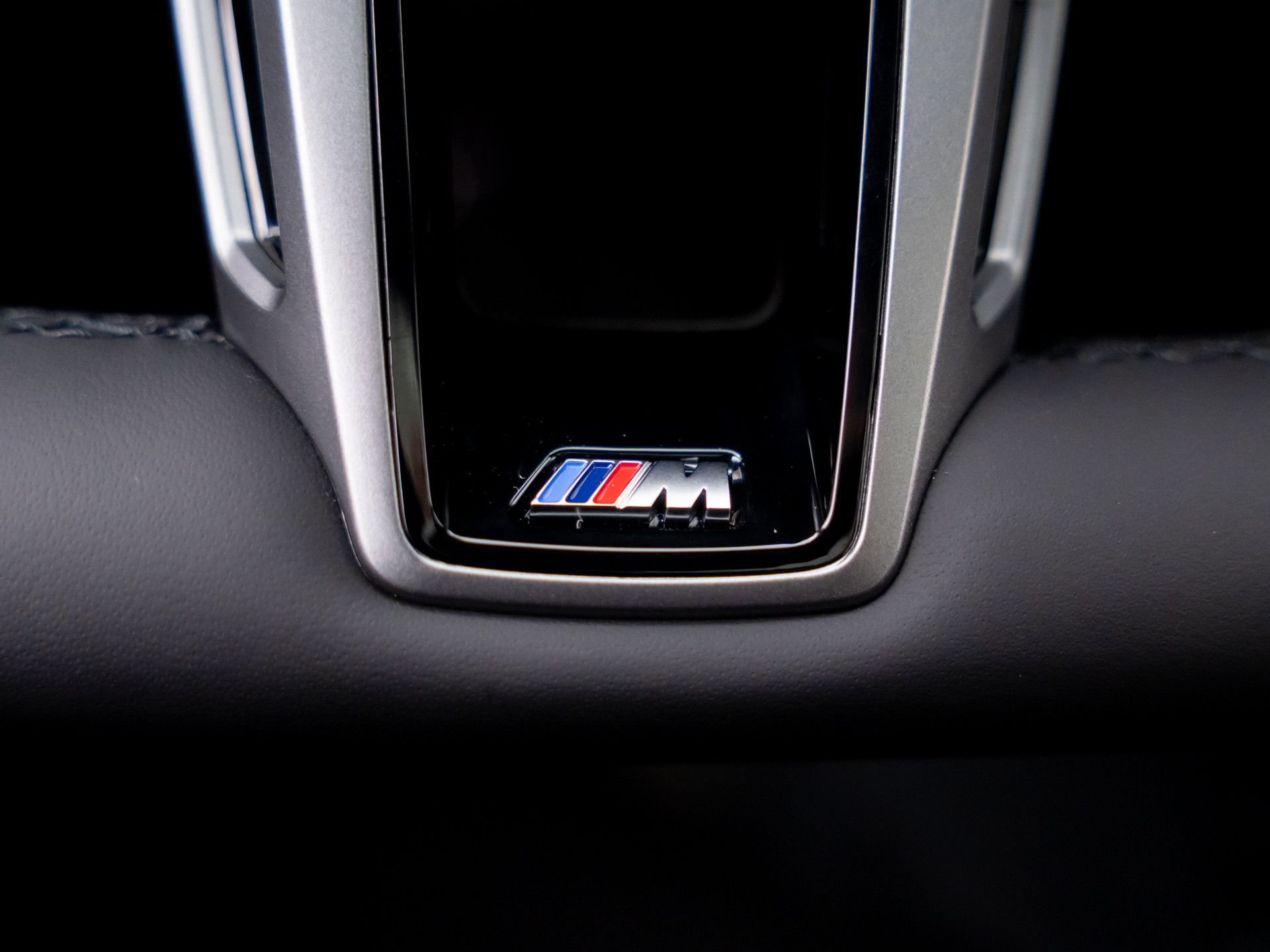 New 2027 Black Sapphire Metallic BMW 540i xDrive image 30