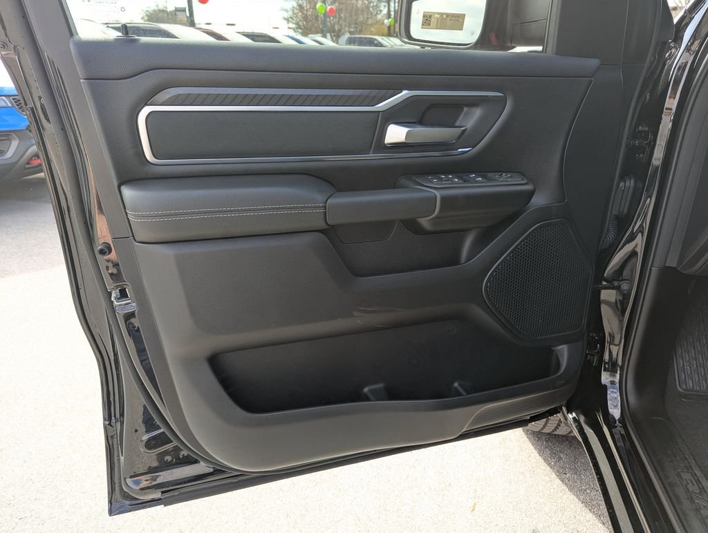 New 2026 Diamond Black Crystal Pearl-Coat Exterior Paint Ram Big Horn/Lone Star image 18