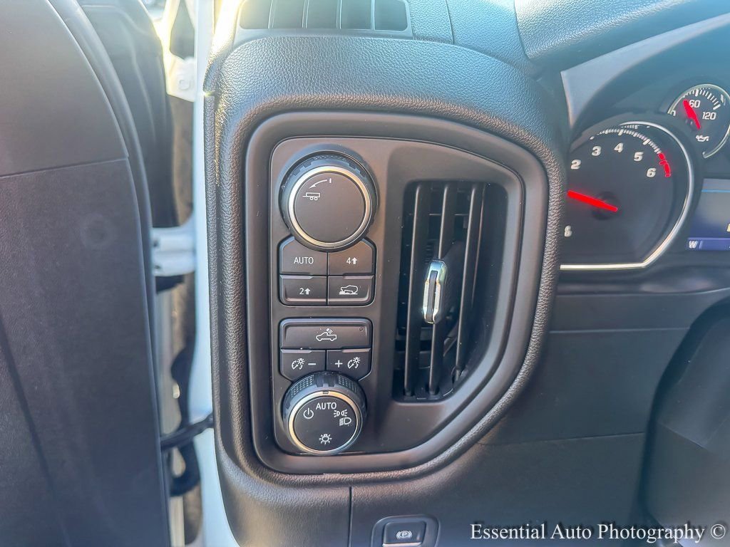 2021 CHEVROLET SILVERADO - Image 24