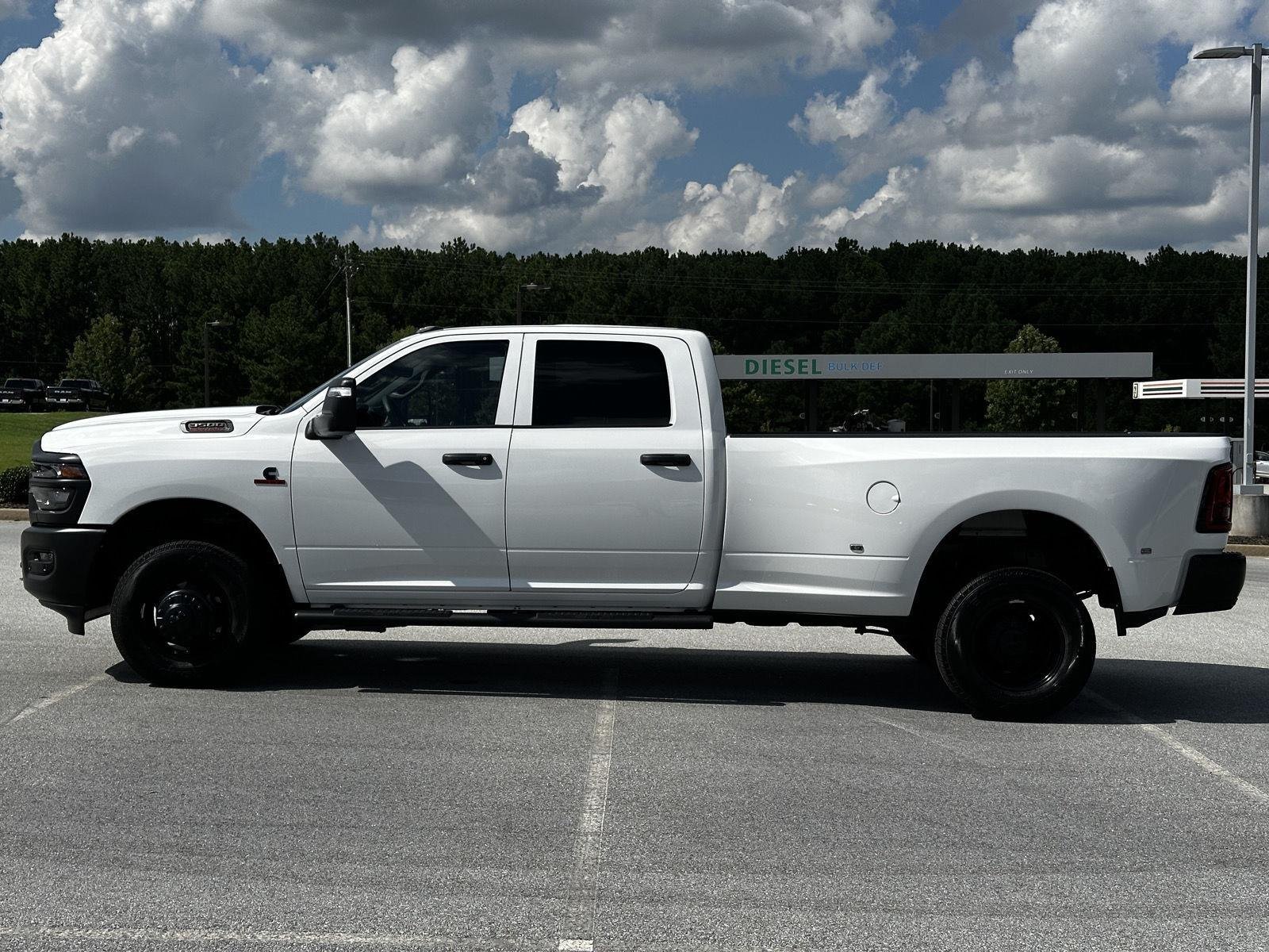 New 2026 Bright White Clear-Coat Exterior Paint RAM Tradesman image 5