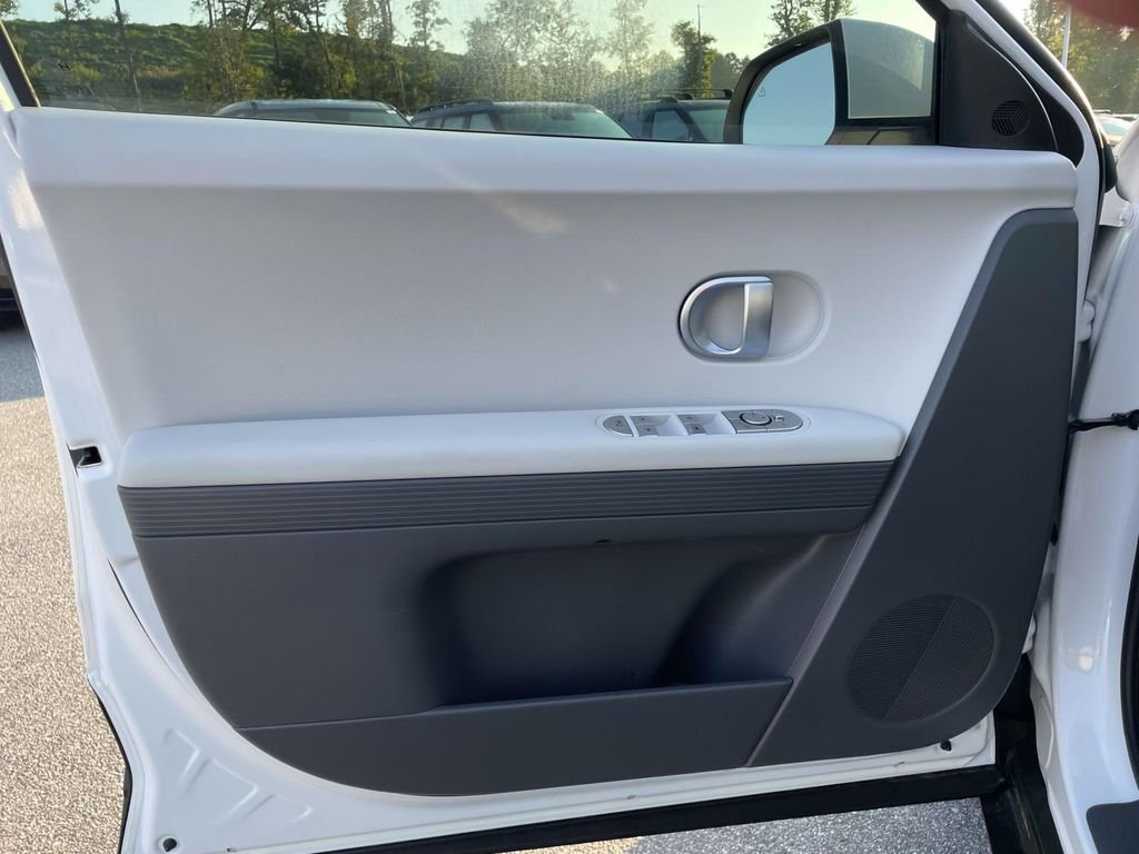 Certified Used 2024 Atlas White Hyundai SE image 5