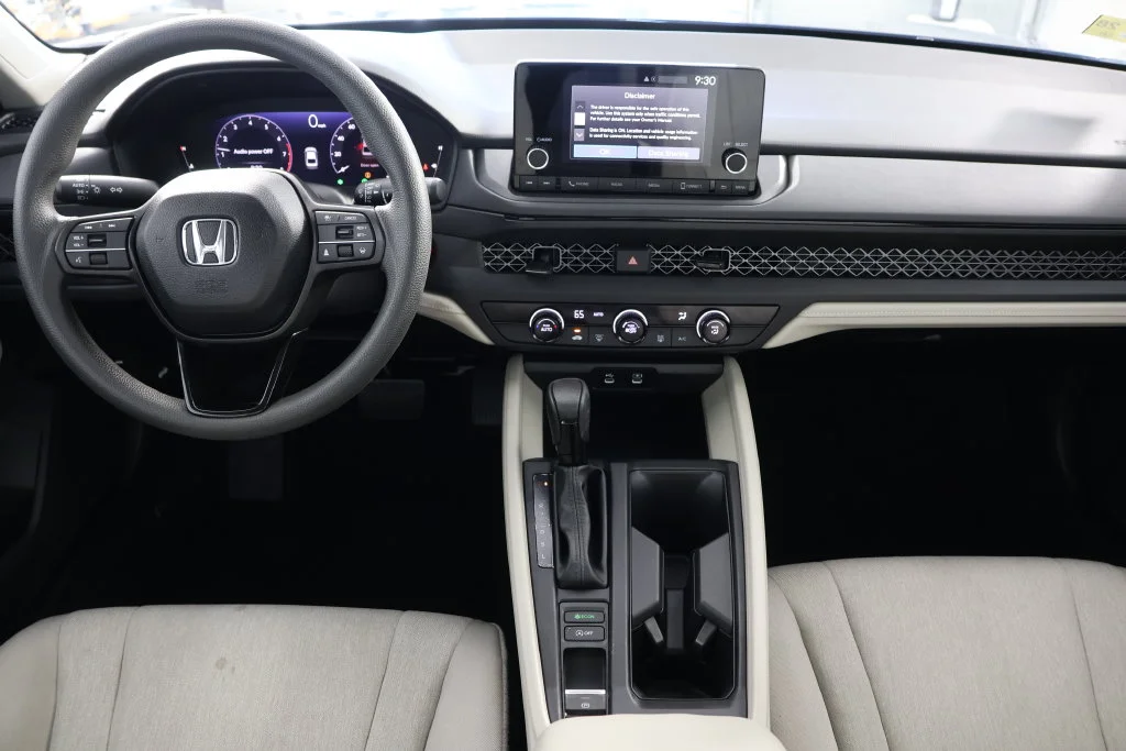 Used 2025  Honda LX image 2