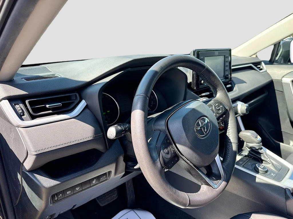Used 2021 Gray Toyota XLE Premium image 9