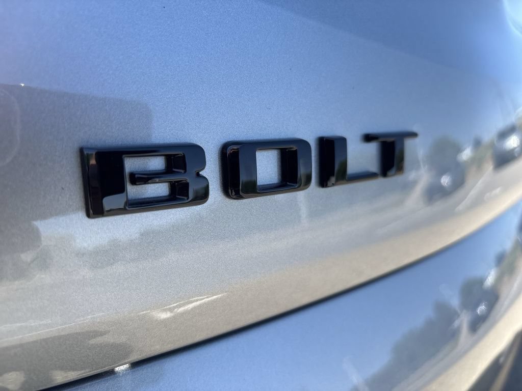 New 2027 Sterling Grey Metallic Chevrolet LT image 32