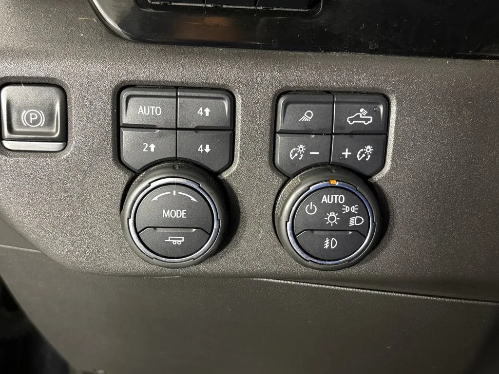 Used 2022 Black Chevrolet ZR2 image 27