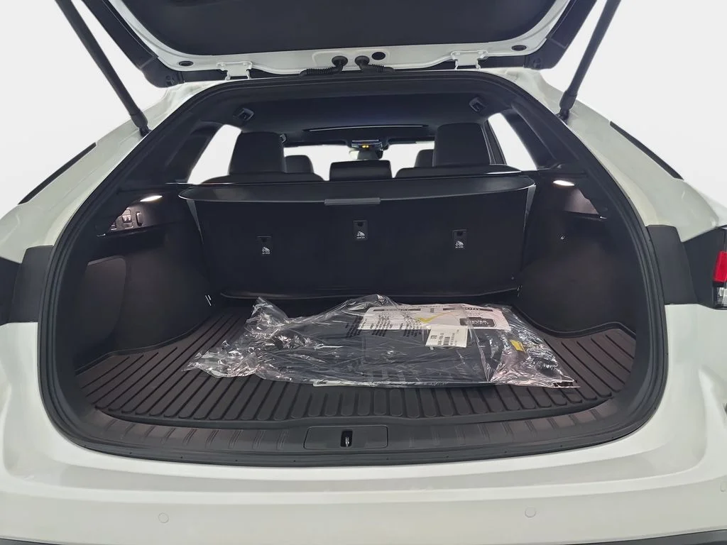 New 2026 Eminent White Pearl Lexus PREMIUM image 12