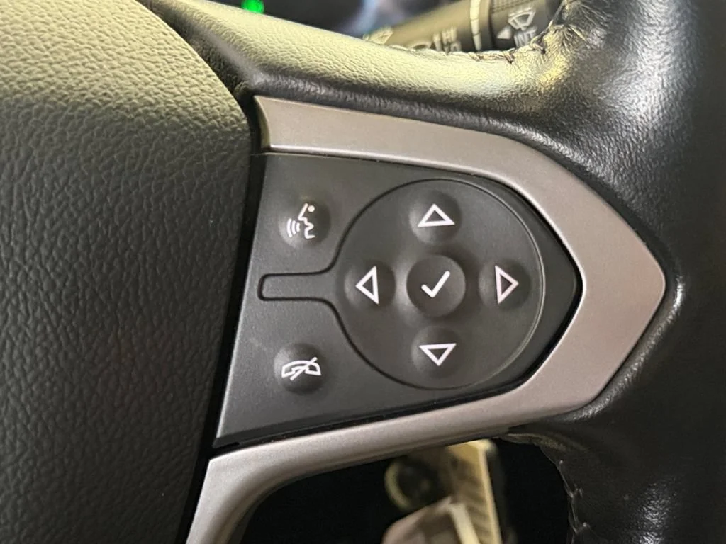 Used 2021 SATIN STEEL METALLIC Chevrolet 4WD LT image 31