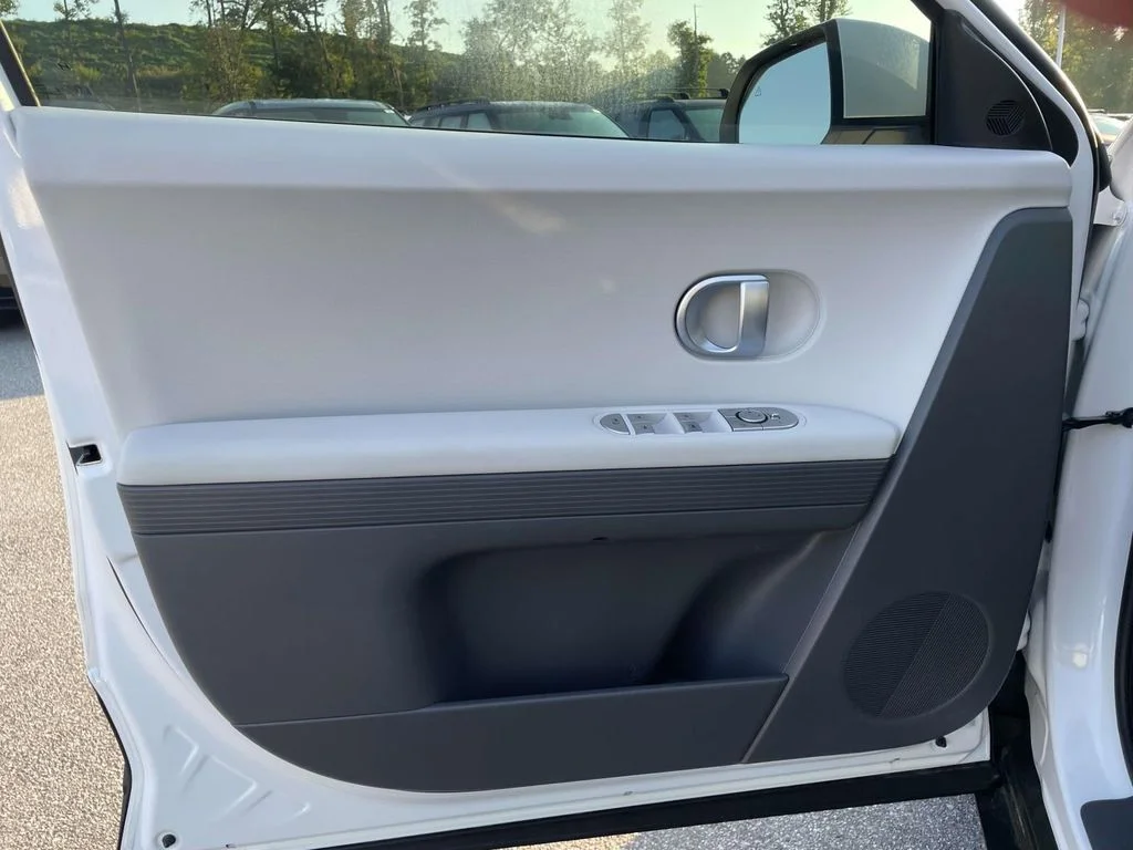 Used 2024 Atlas White Hyundai SE image 5