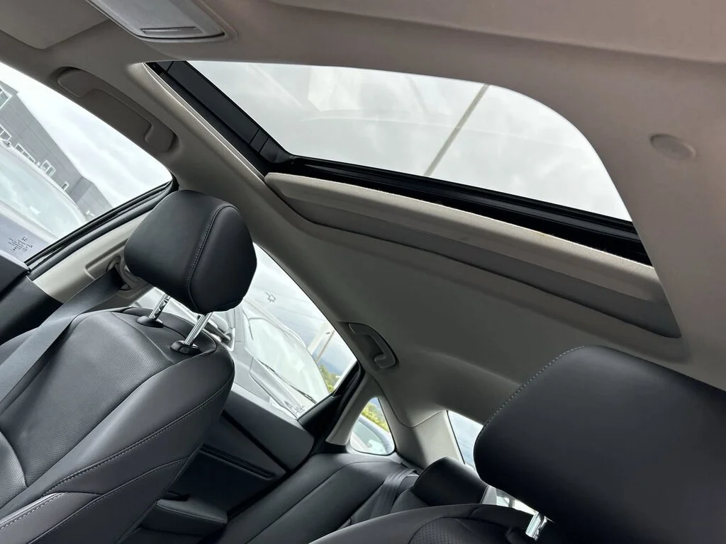 Certified Used 2025  Honda Touring eCVT Hybrid Sedan Certified Pre-Owned   No image 30