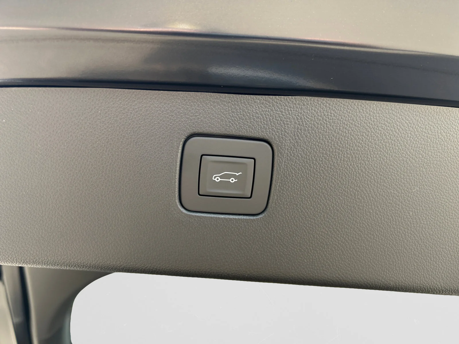 New 2026 Ebony Twilight Metallic Buick Avenir image 11