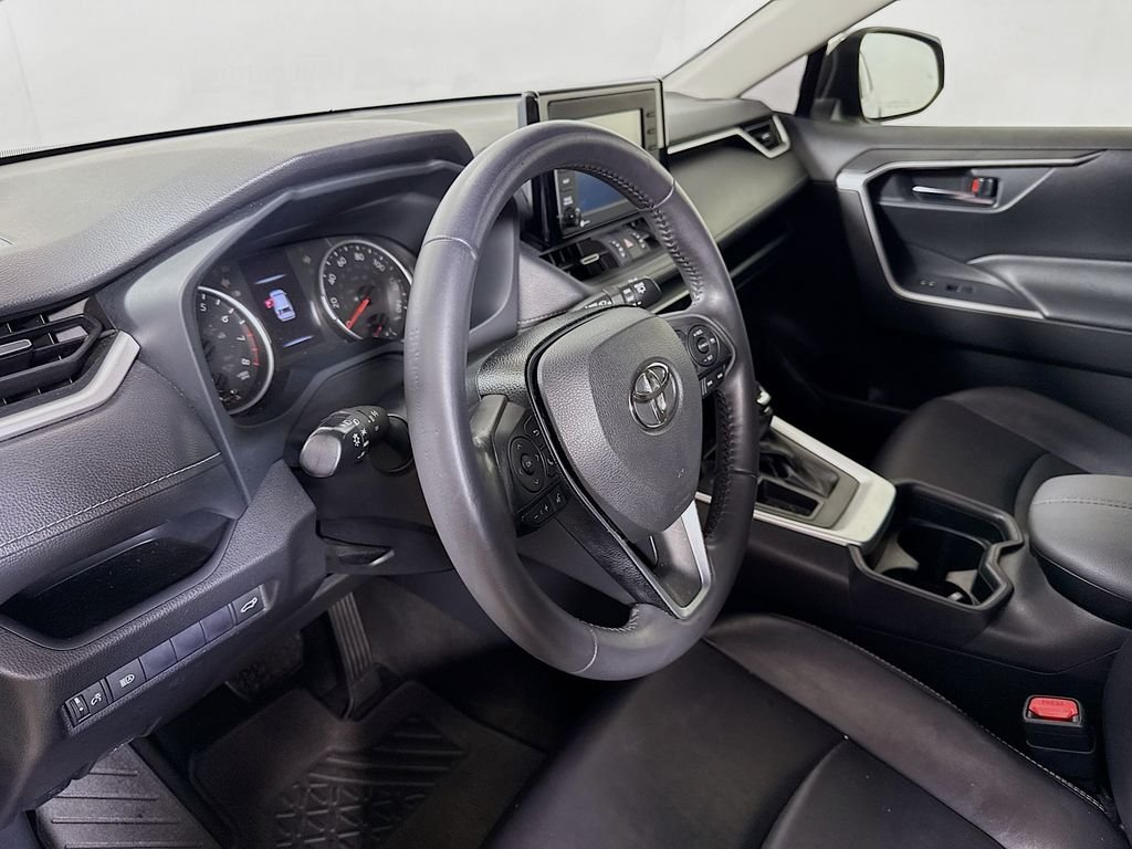 Used 2020 Magnetic Gray Metallic Toyota XLE Premium image 10