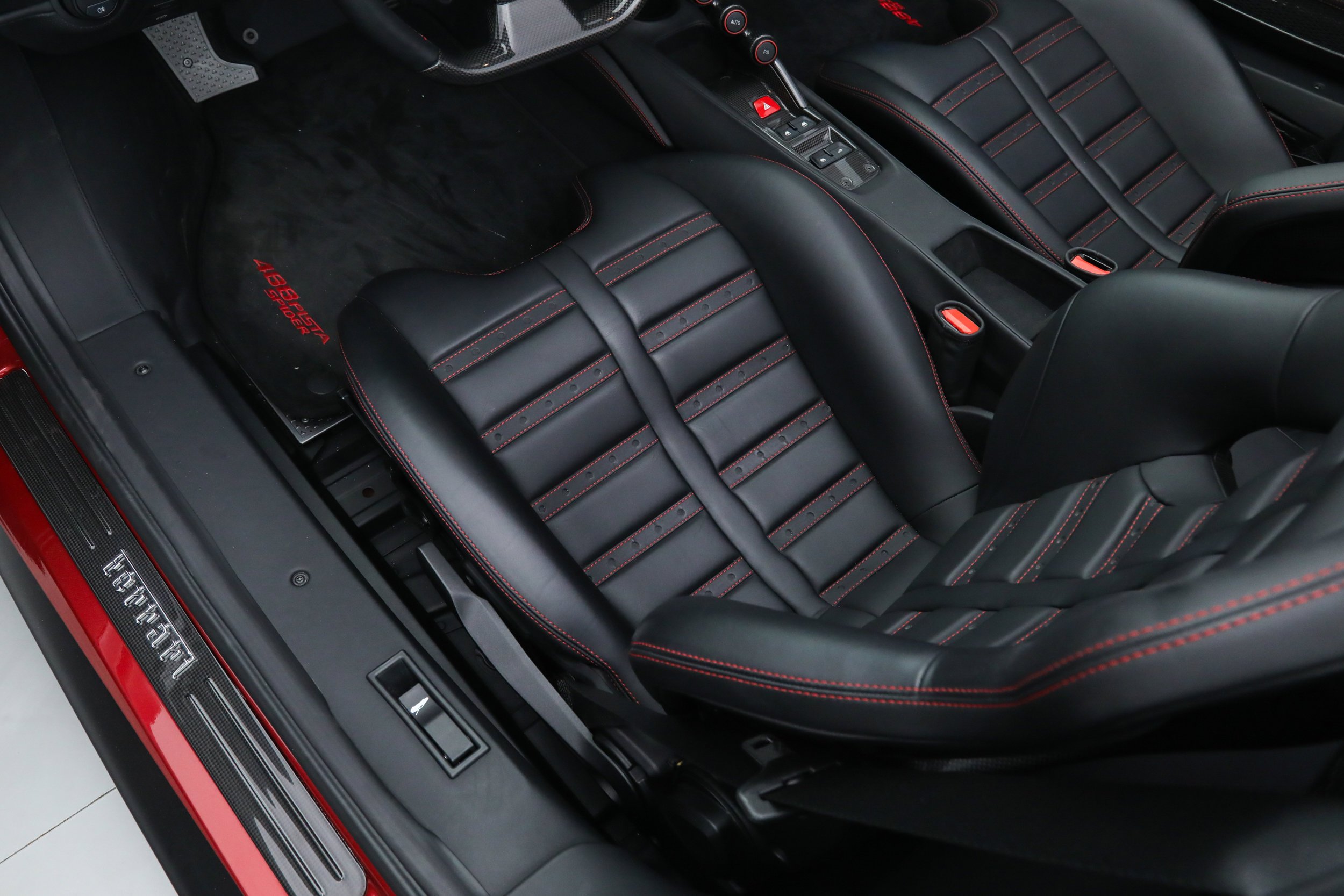 Used 2019 Red Ferrari  image 27