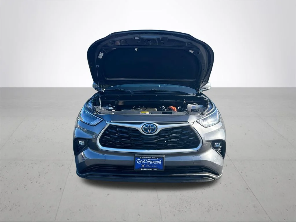 Used 2023 Gray Toyota XLE image 4