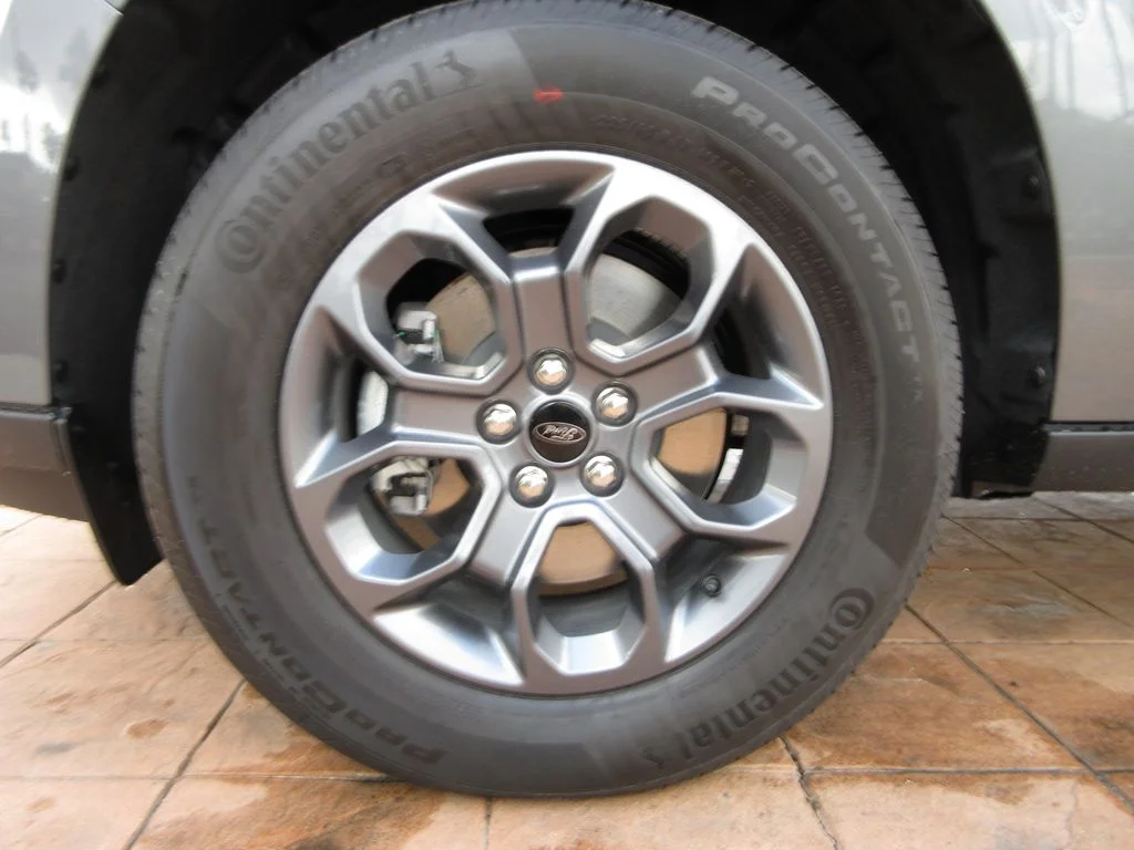 New 2026 Carbonized Gray Metallic Ford XLT image 8