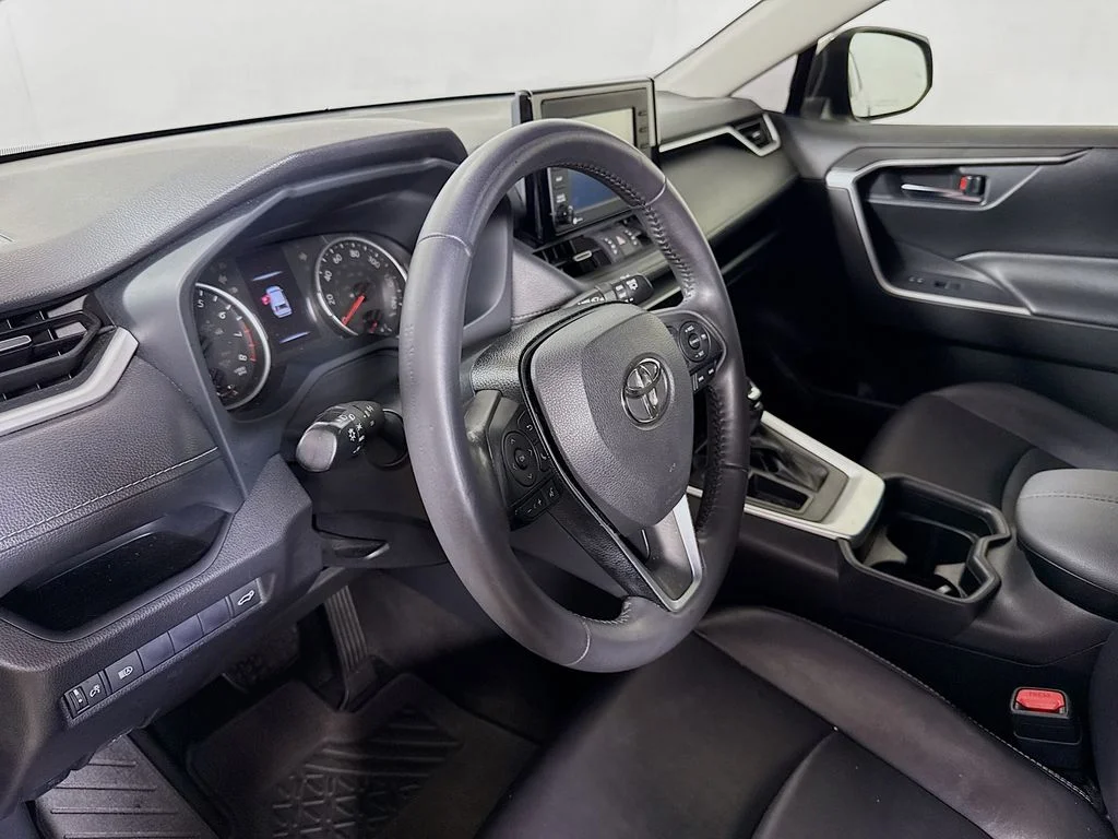 Used 2020 Magnetic Gray Metallic Toyota XLE Premium image 10