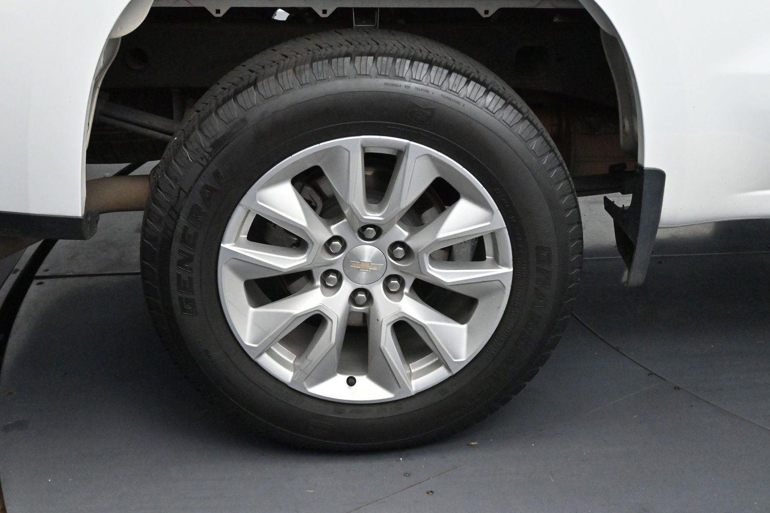 Used 2023 Summit White Chevrolet Custom image 29