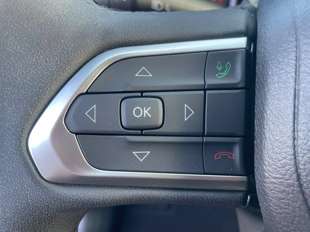 Used 2026 White Jeep Latitude image 9