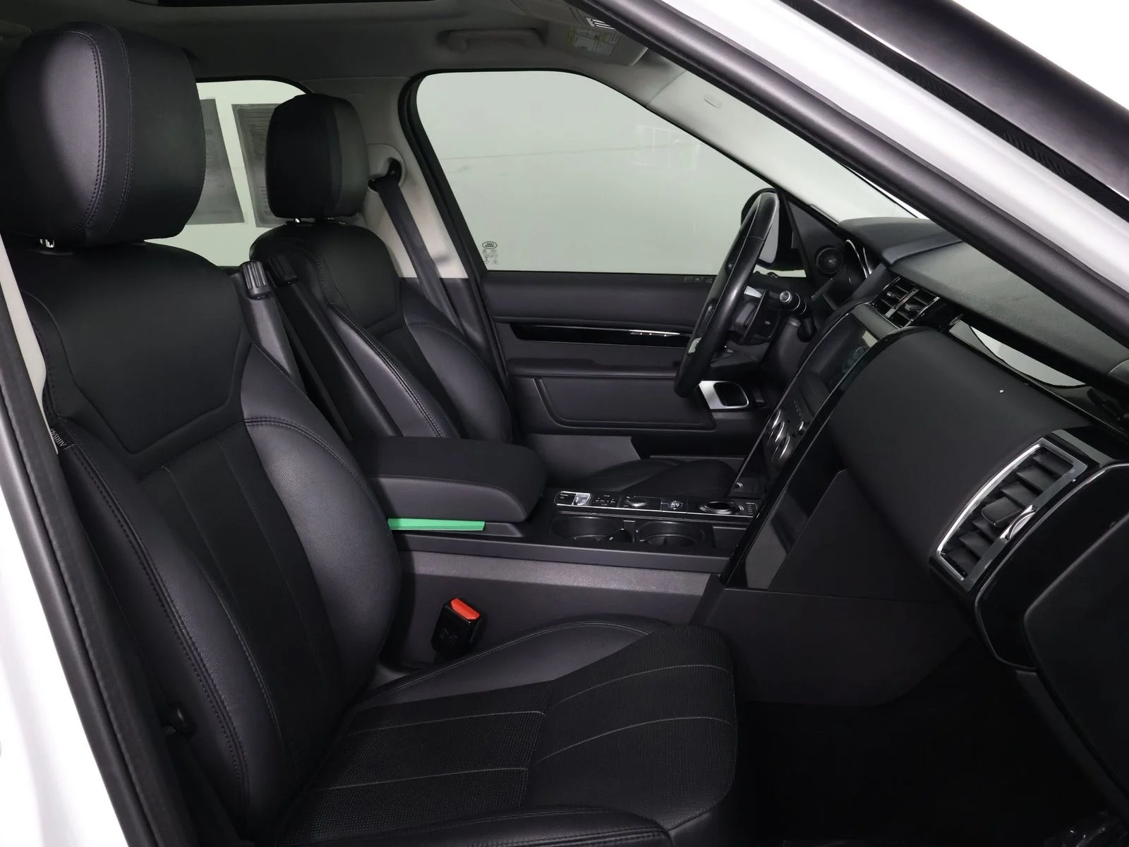Used 2020 Fuji White Land Rover SE image 28