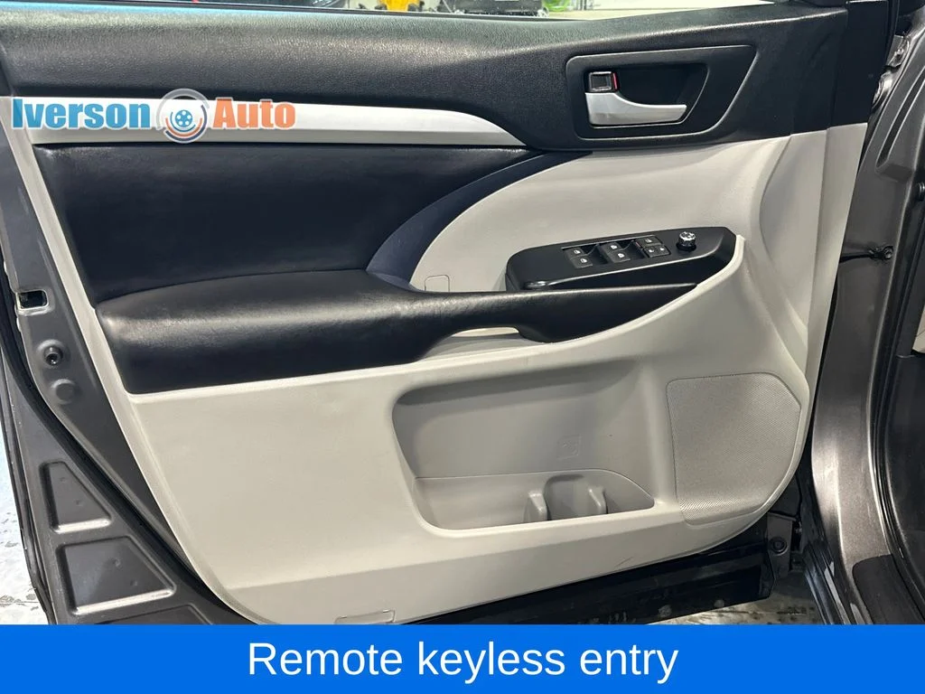 Used 2018 Gray Toyota XLE image 16