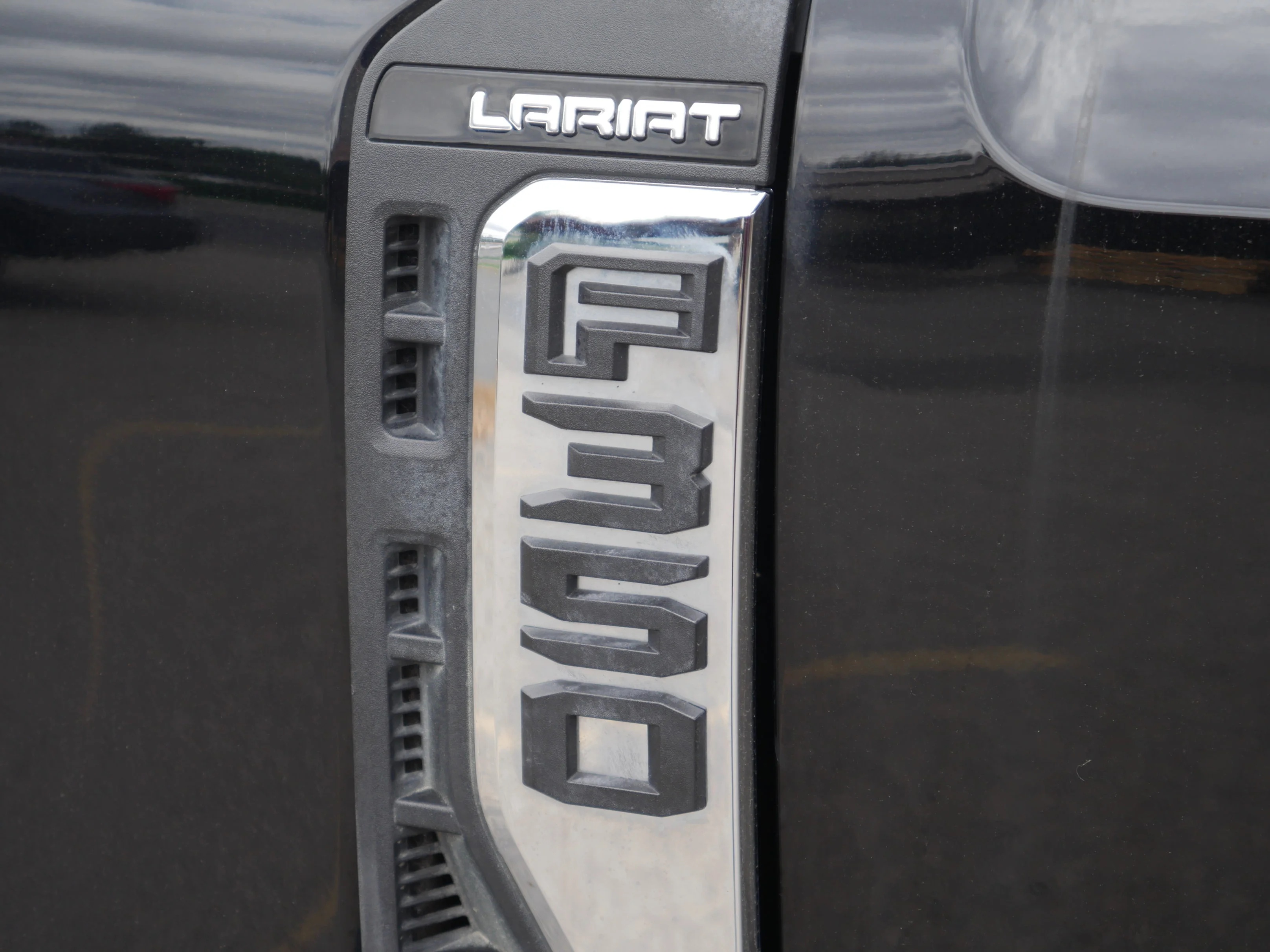 Certified Used 2024 Agate Black Metallic Ford LARIAT image 19
