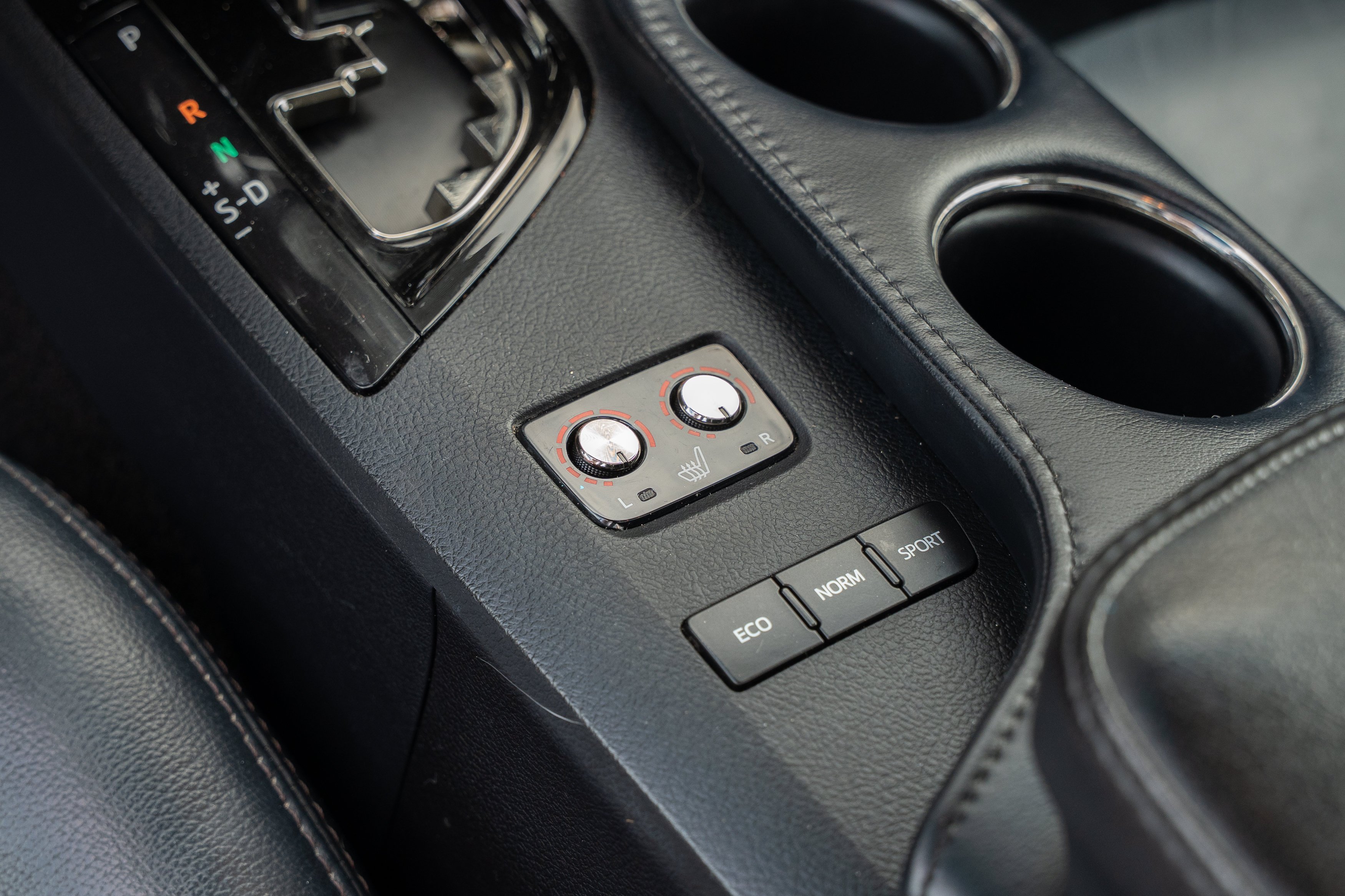 Used 2015 Magnetic Gray Metallic Toyota XLE Touring image 12