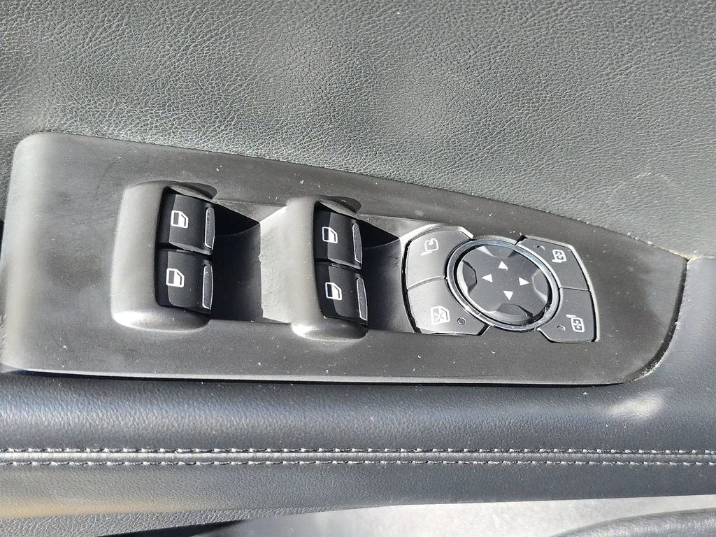 Used 2021 Gray Lincoln Reserve image 28