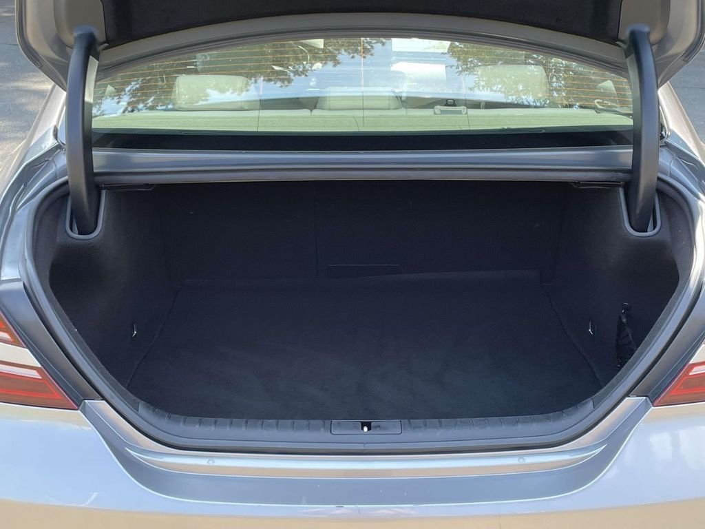 Used 2025 Silver Genesis 2.5T image 8