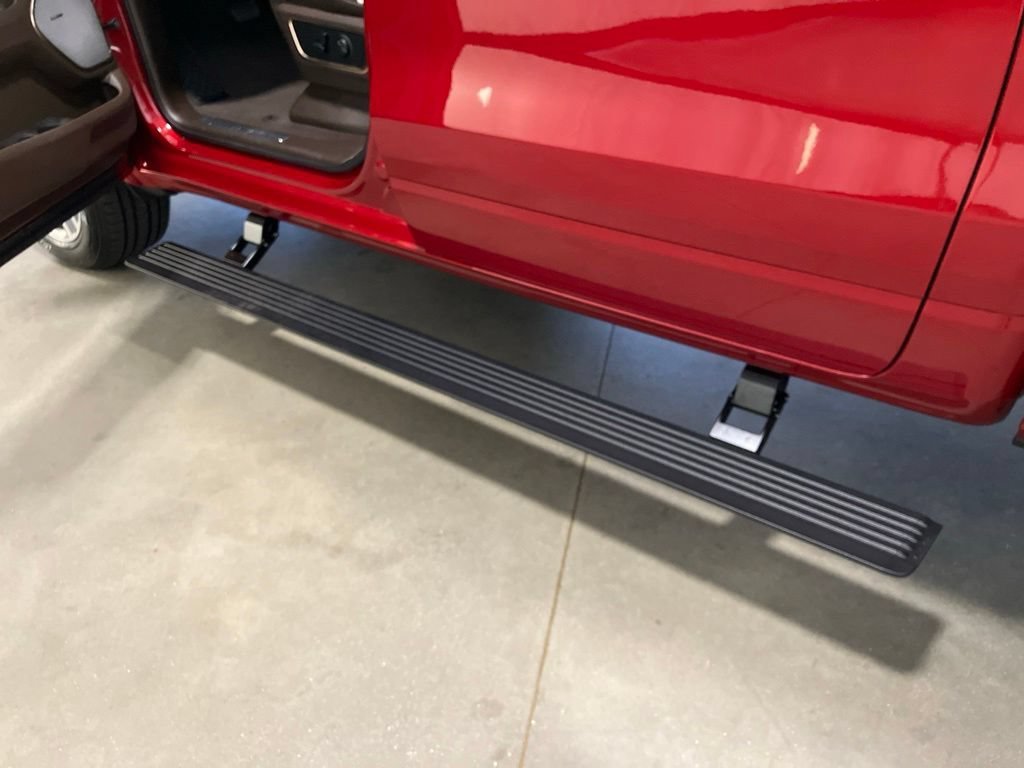New 2026 Molten Red Pearl-Coat Exterior Paint RAM Longhorn image 37