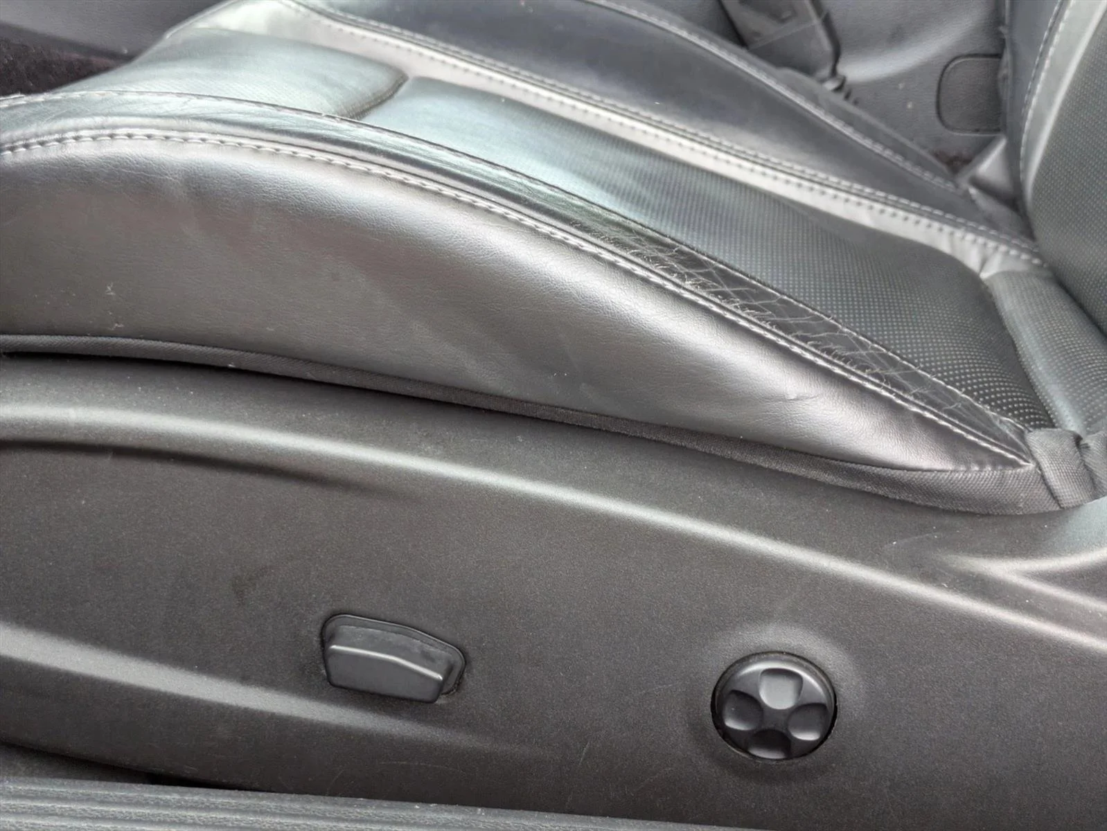 Used 2016 Torred Clearcoat Dodge SXT Plus image 3