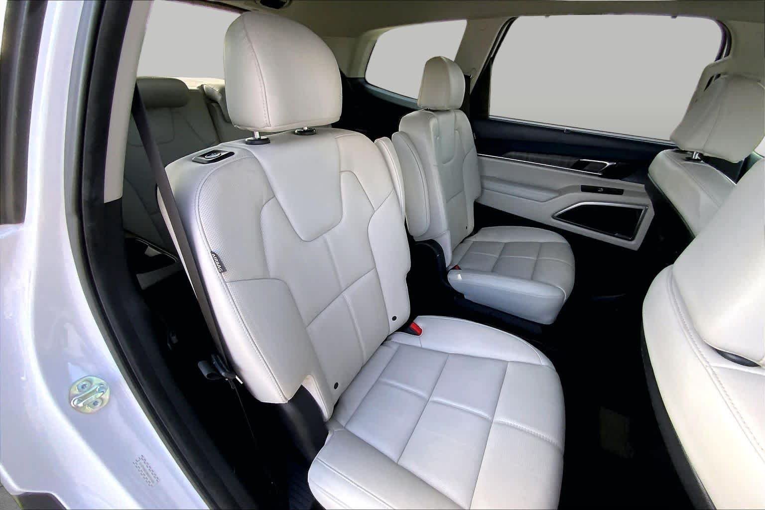 Used 2024 Glacial White Pearl Kia EX image 19