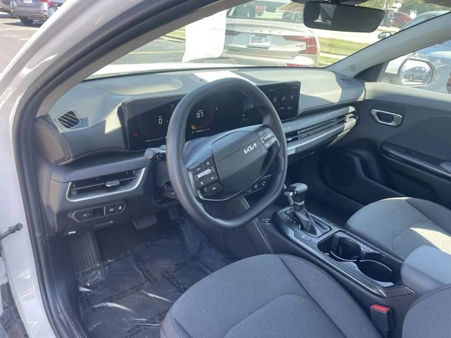 2025 Kia K4 LXS - Photo 18
