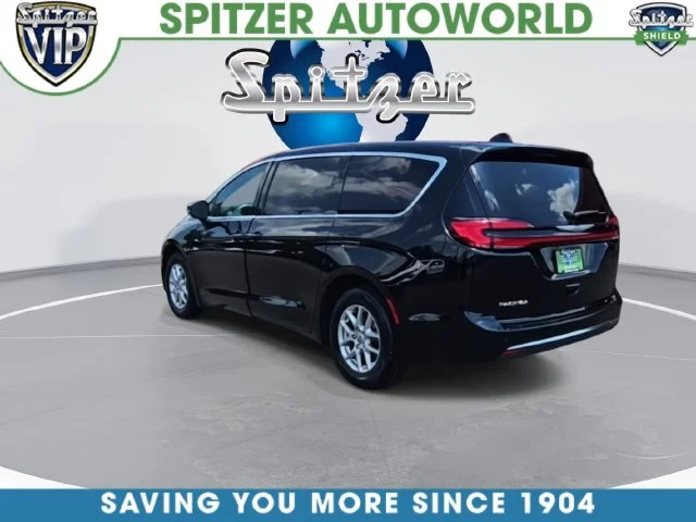Used 2025 Black Chrysler Select image 6