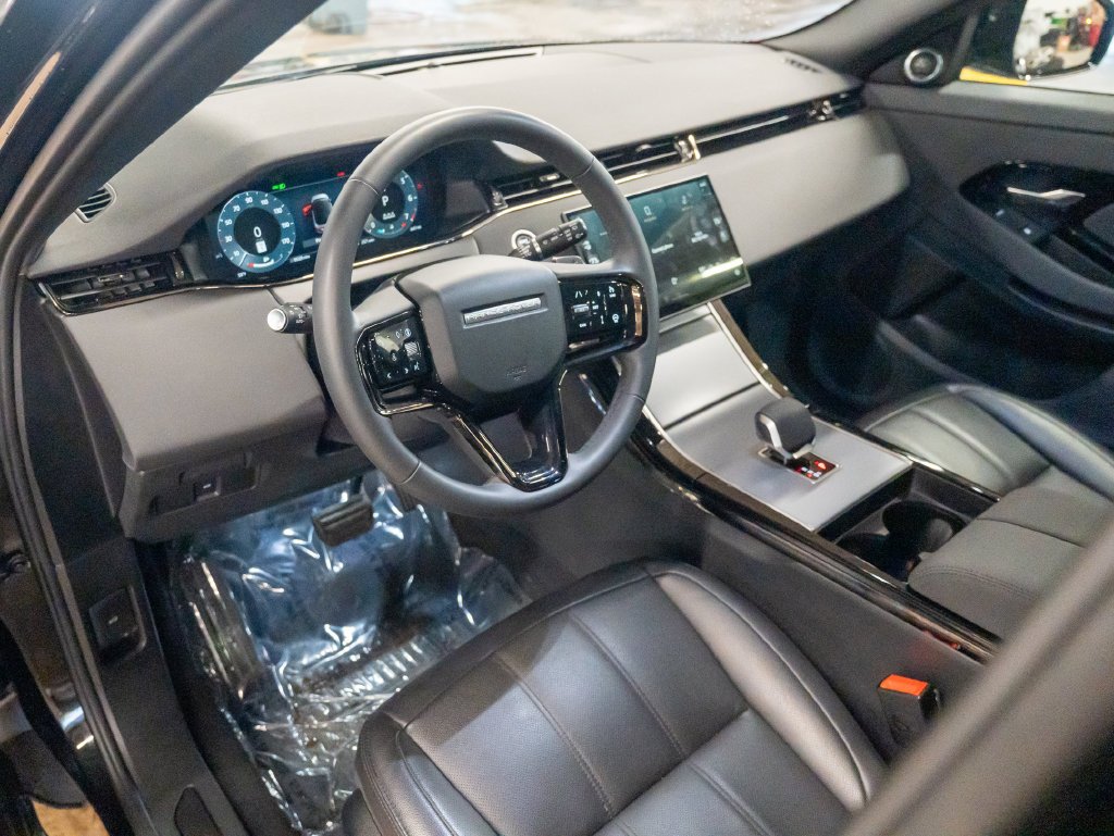 Used 2025 Black Land Rover S image 12