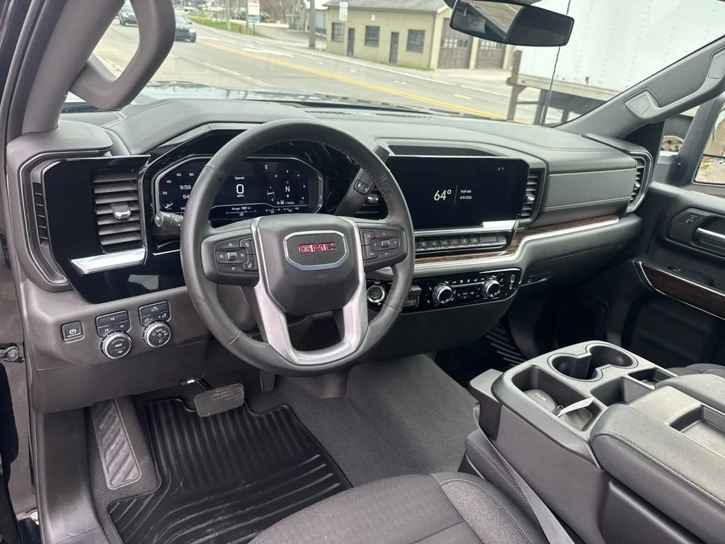 Used 2025 Onyx Black GMC SLE image 29