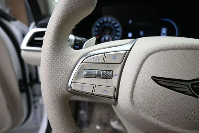 Used 2026 White Genesis 2.5T Prestige image 30