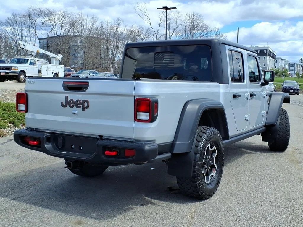 Used 2023 Silver Jeep Rubicon image 3