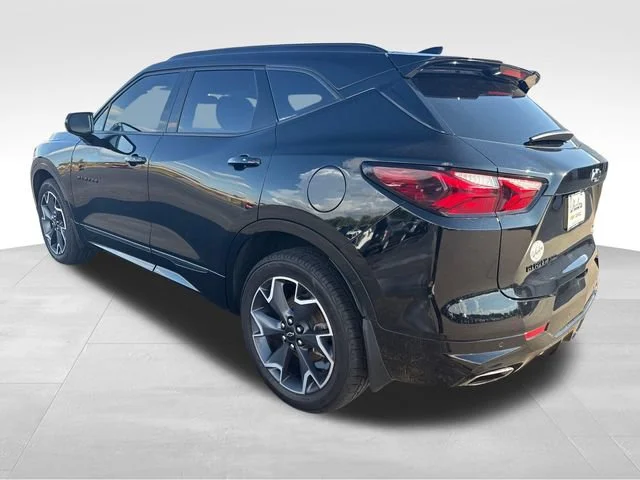 Used 2021 BLACK Chevrolet RS image 3